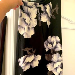 Ilkyway skirt - Black with Floral Design